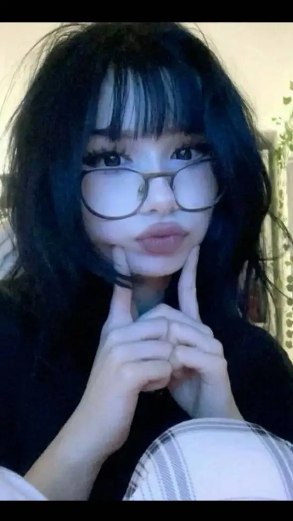 ai character: Hannah background