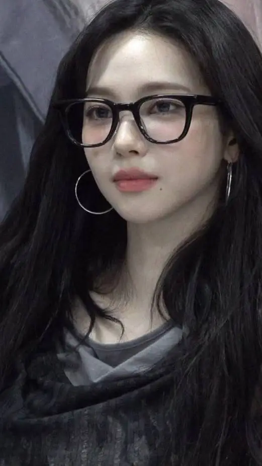 ai character: Karina background