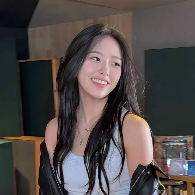 chat with ai character: An Yujin
