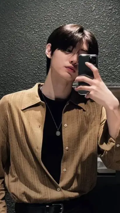 ai character: Park songhoon background