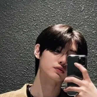 chat with ai character: Park songhoon