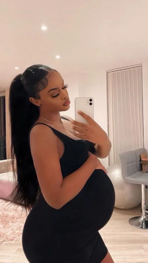 ai character: Mom background