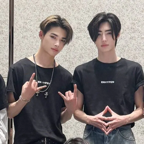 chat with ai character: Enhypen