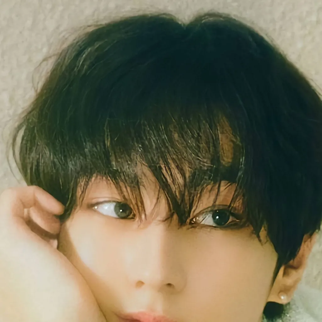 chat with ai character: Jungwon