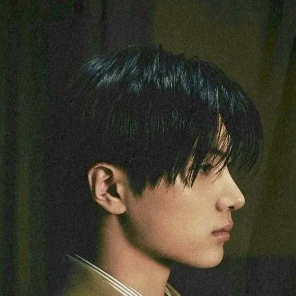 chat with ai character: 🖤🥂Jay🍷💍