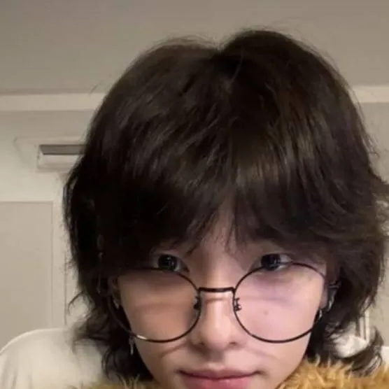 chat with ai character: hyunjin enemy