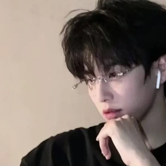 chat with ai character: Park-seungmin (2)