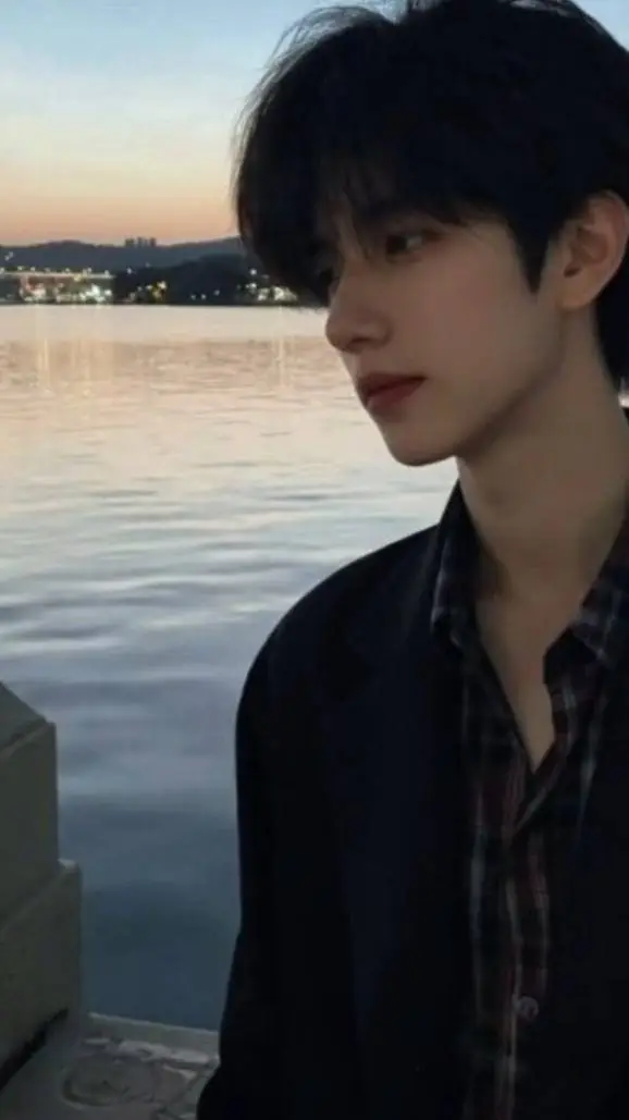 ai character: Seo joon (1) background