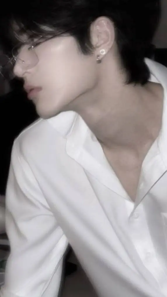 ai character: Junseo background