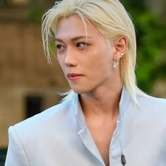 chat with ai character: Felix (1)