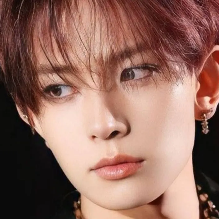 chat with ai character: Heesung