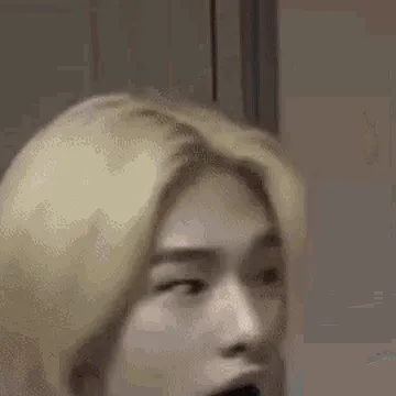 chat with ai character: Shocked hyunjin🥟