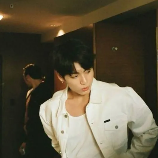 chat with ai character: jungkook