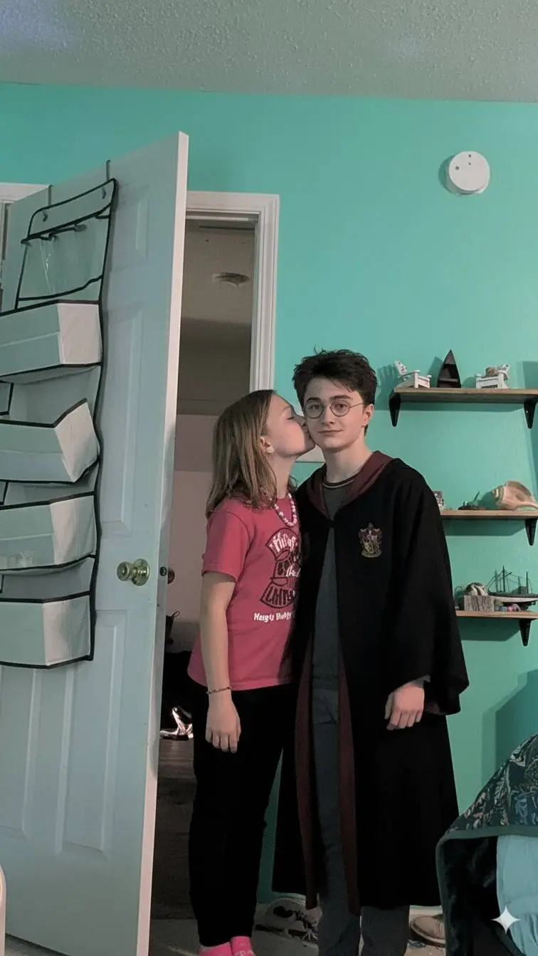 ai character: Dating Harry?! background