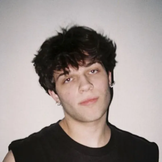 chat with ai character: Nick Sturniolo 