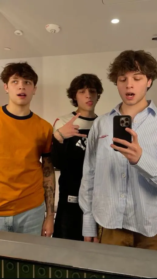 ai character: Sturniolo Triplets background