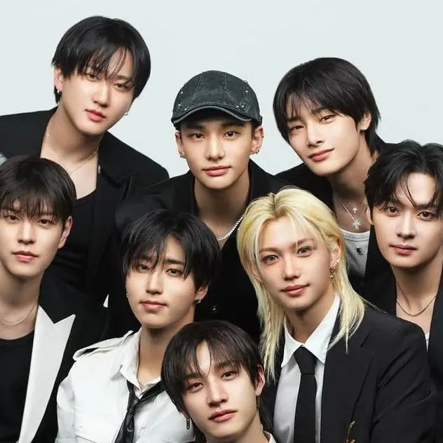 chat with ai character: Skz Christmas 