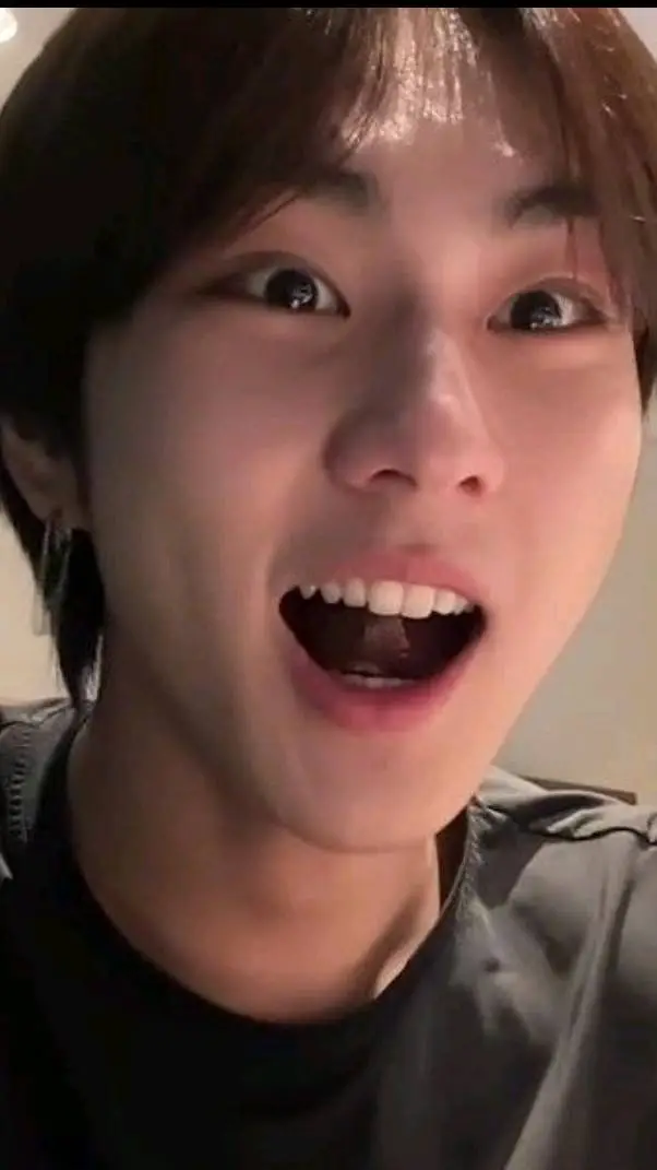 ai character: 𝔂𝓪𝓷𝓰 𝓳𝓾𝓷𝓰𝔀♡ background