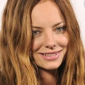 chat with ai character: Bijou Phillips 