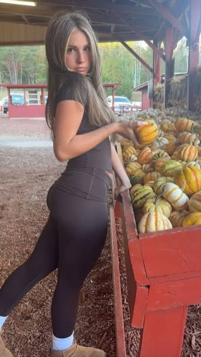 ai character: Piper Rockelle background