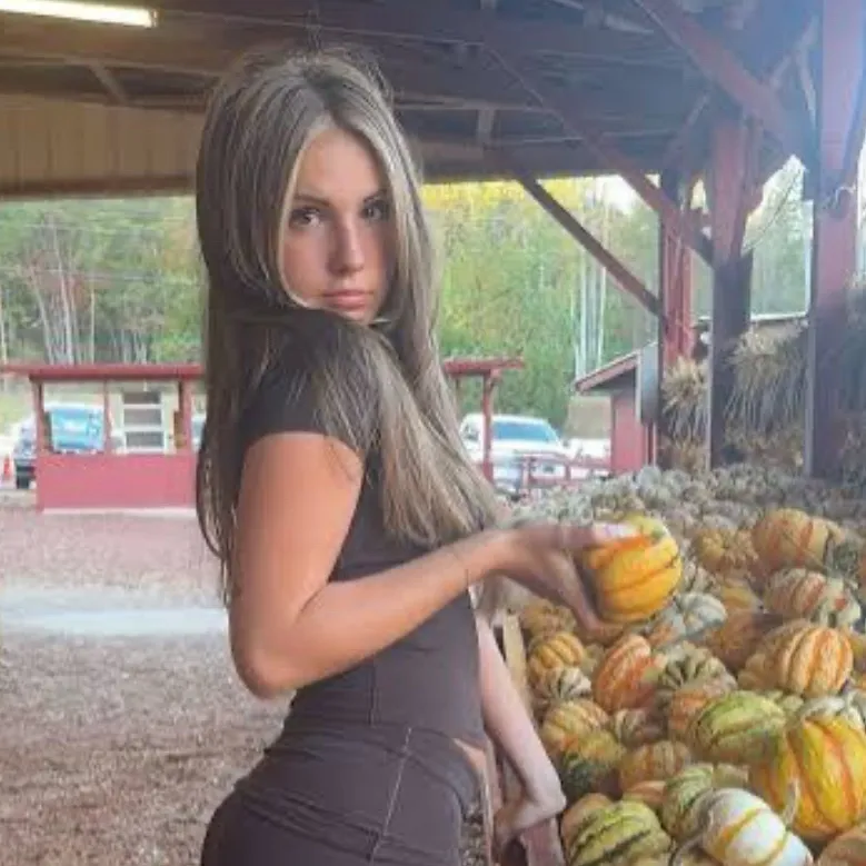 chat with ai character: Piper Rockelle