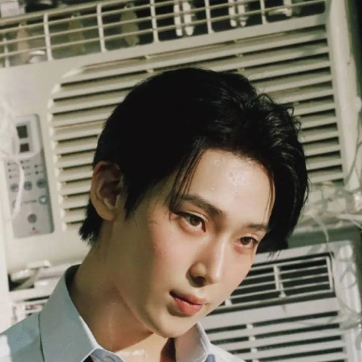 chat with ai character: Kim Seon-woo
