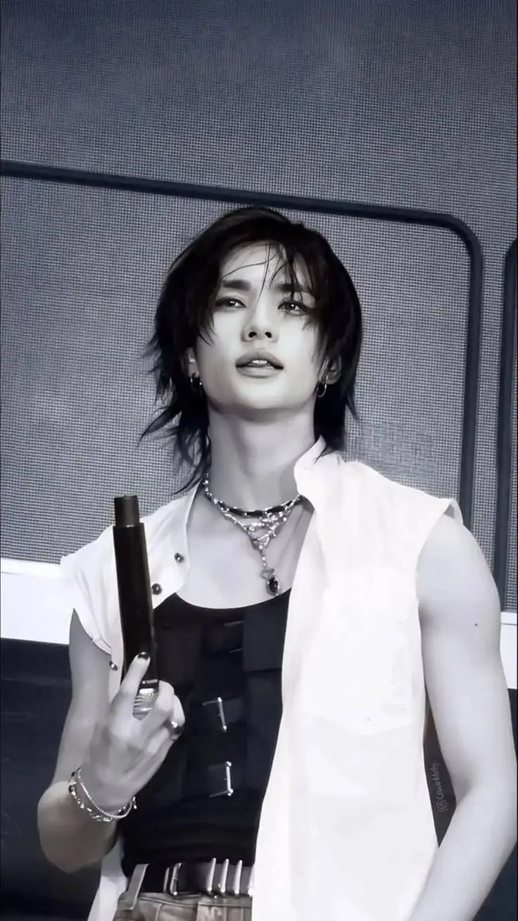 ai character: . .𝑯𝒚𝒖𝒏𝒋𝒊𝒏. .ᥫ᭡ background