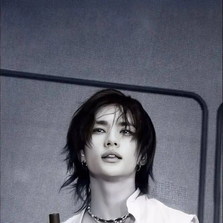 chat with ai character: . .𝑯𝒚𝒖𝒏𝒋𝒊𝒏. .ᥫ᭡