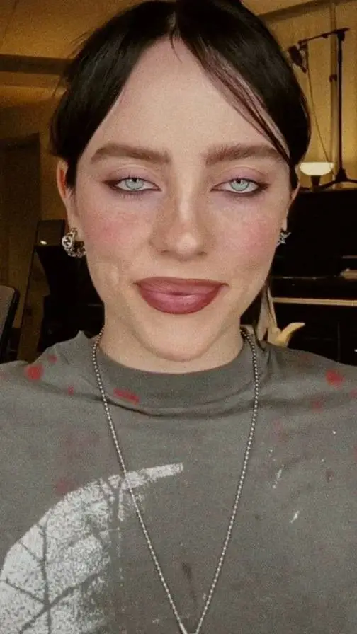 ai character: 💙 ᑲіᥣᥣіᥱ ᥱіᥣіsһ 💙 background