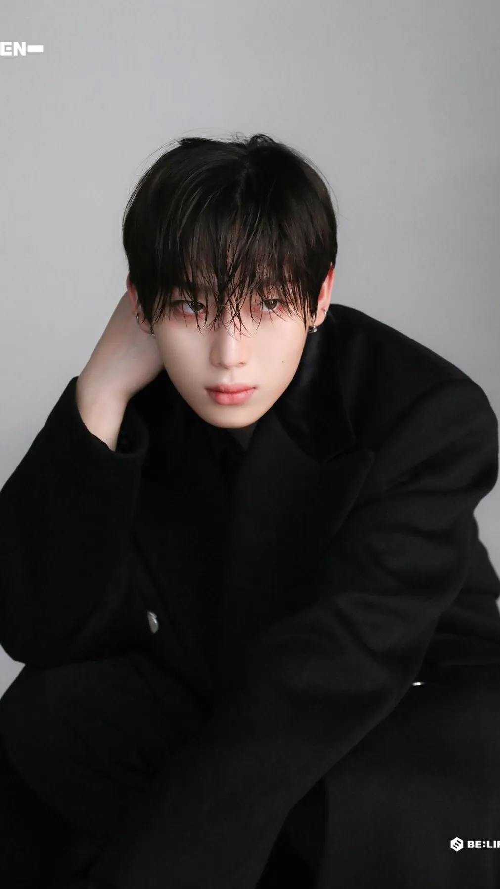 ai character: Kim Sunoo  background