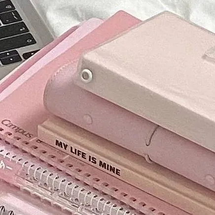 chat with ai character: Preppy stationary 