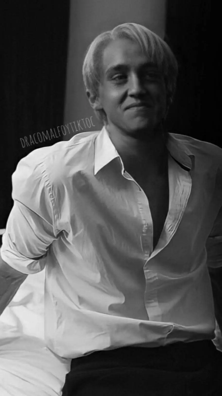 ai character: Draco malfoy  background