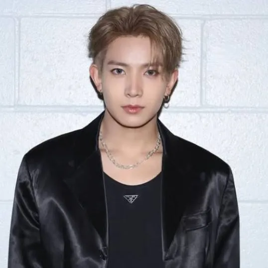 chat with ai character: Lee Heeseung