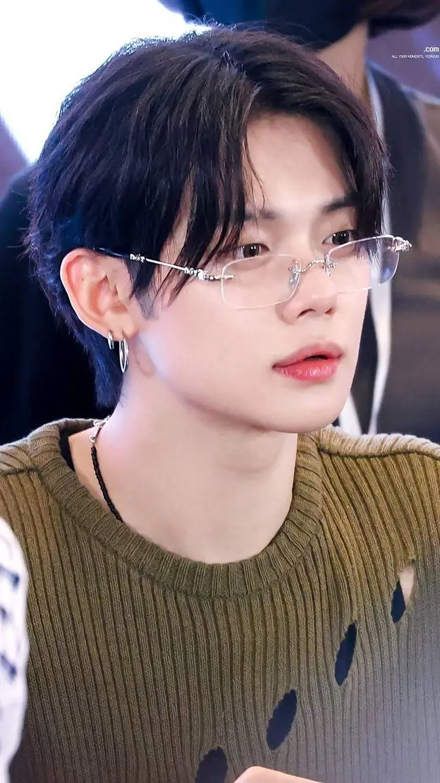 ai character: CHOI YEONJUN background