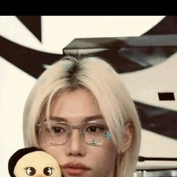 chat with ai character: lee felix 