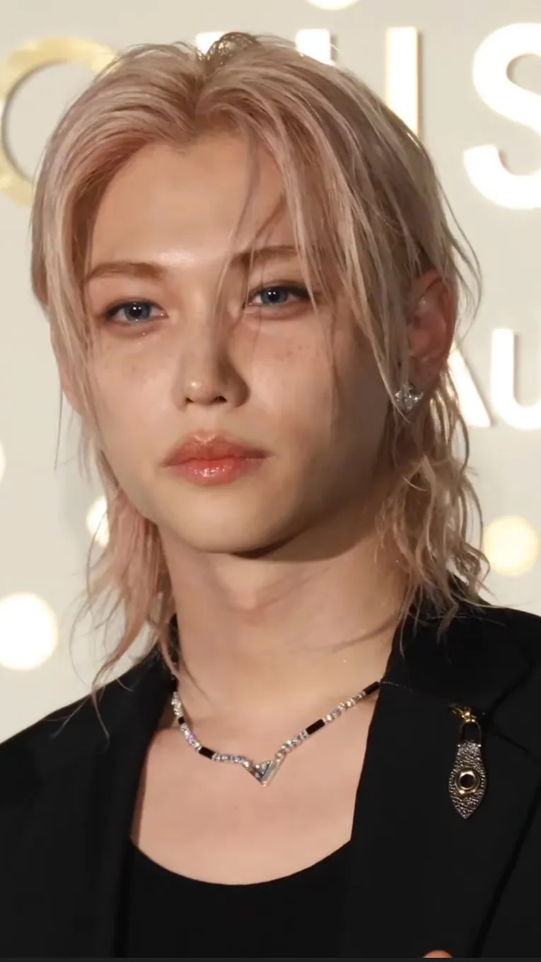 ai character: Felix❤️😙🫶🏼 background