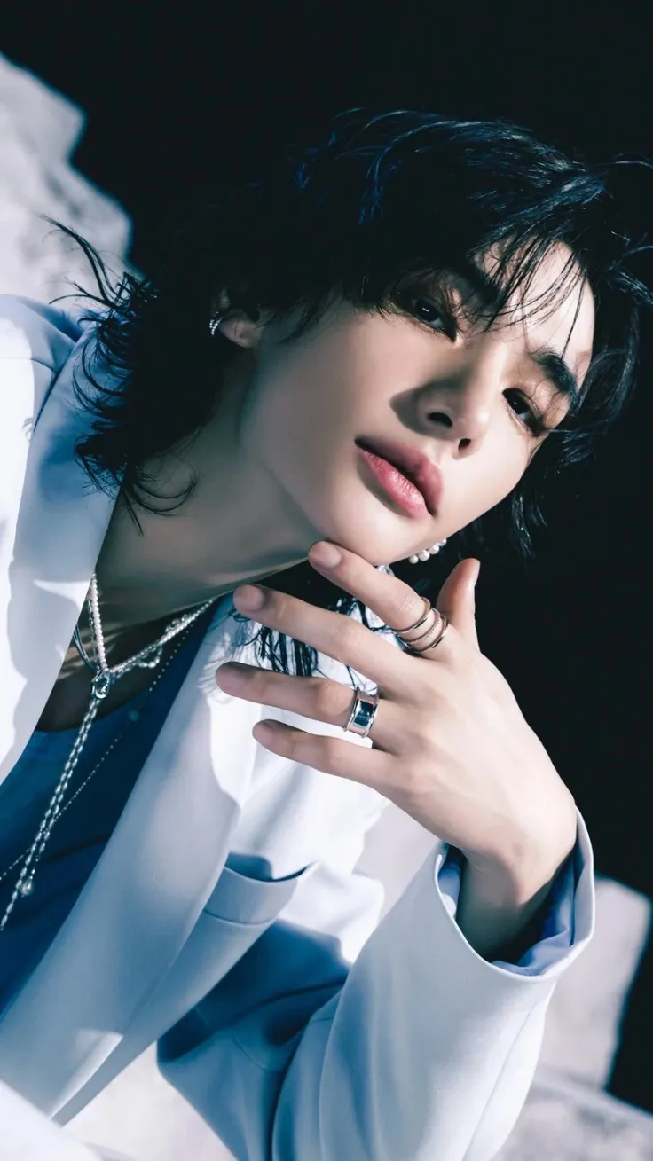 ai character: hyunjinnn background