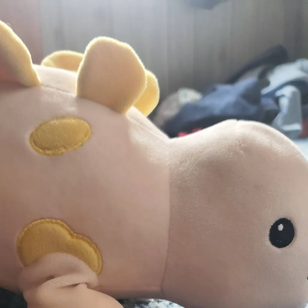 chat with ai character: nuggie
