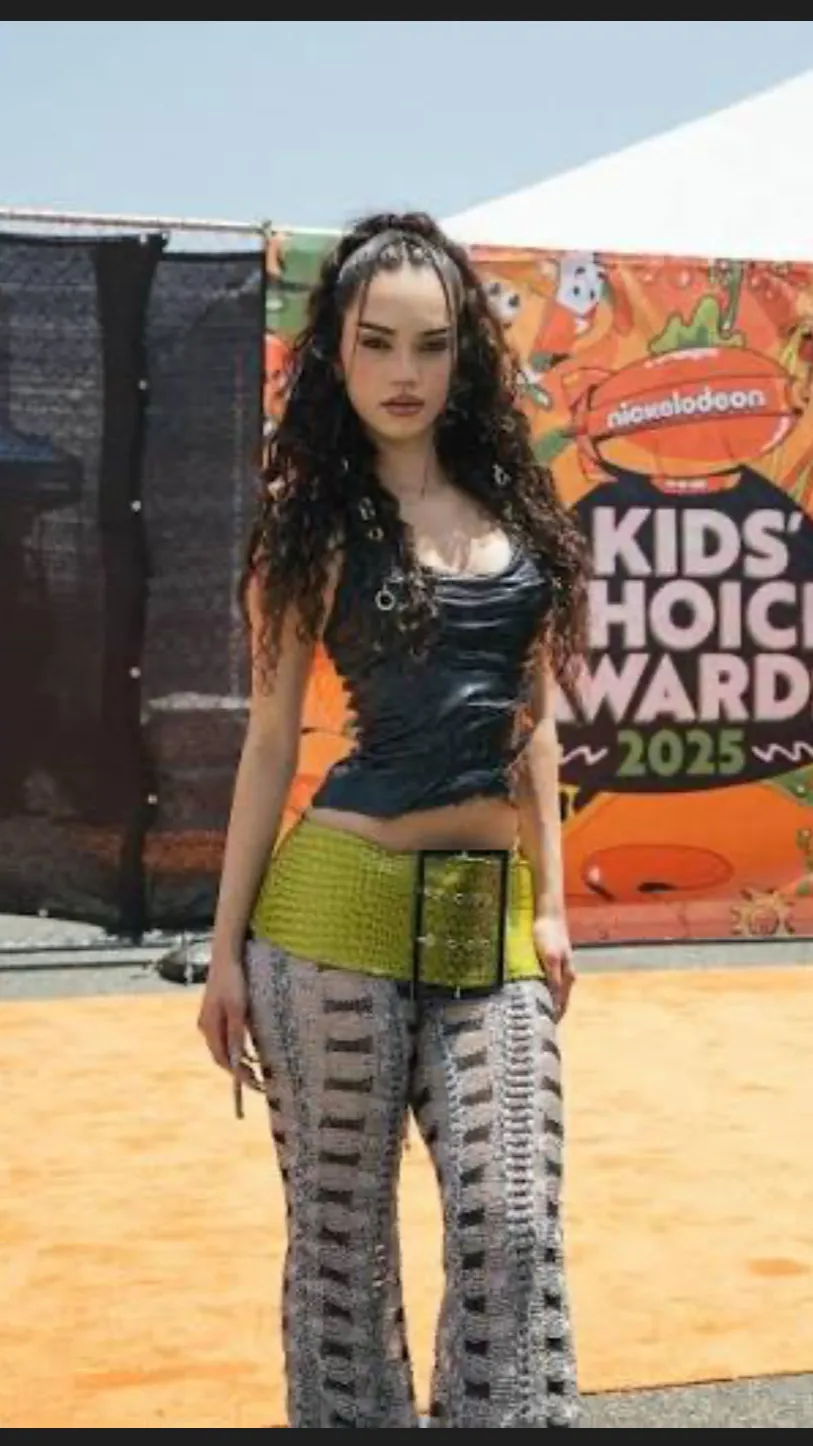 ai character: ✨DANIELA✨ background