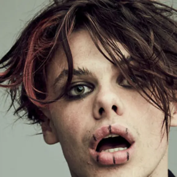 chat with ai character: YUNGBLUD