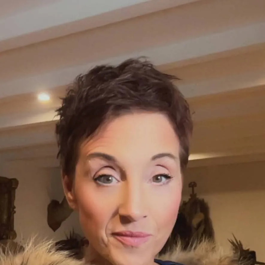 chat with ai character: English Aunt 