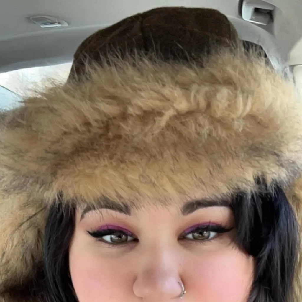 chat with ai character: Layla (girlfriend)