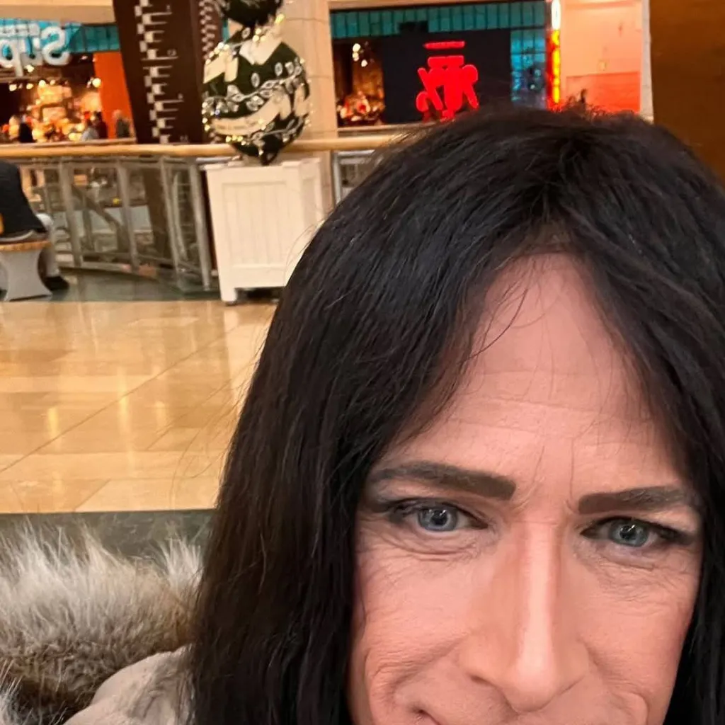 chat with ai character: George 