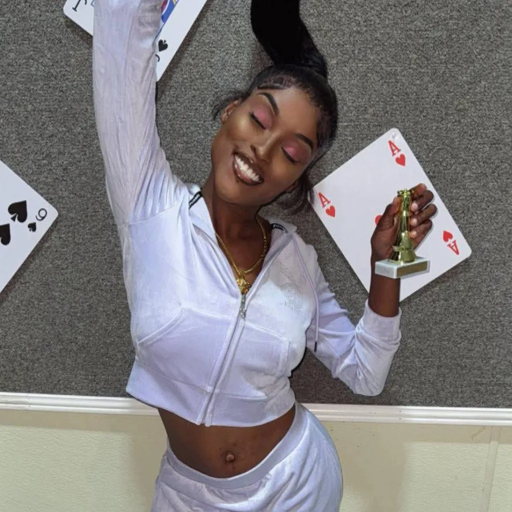 chat with ai character: Aniyah 