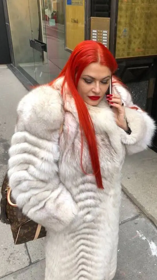 ai character: Svetlana  background