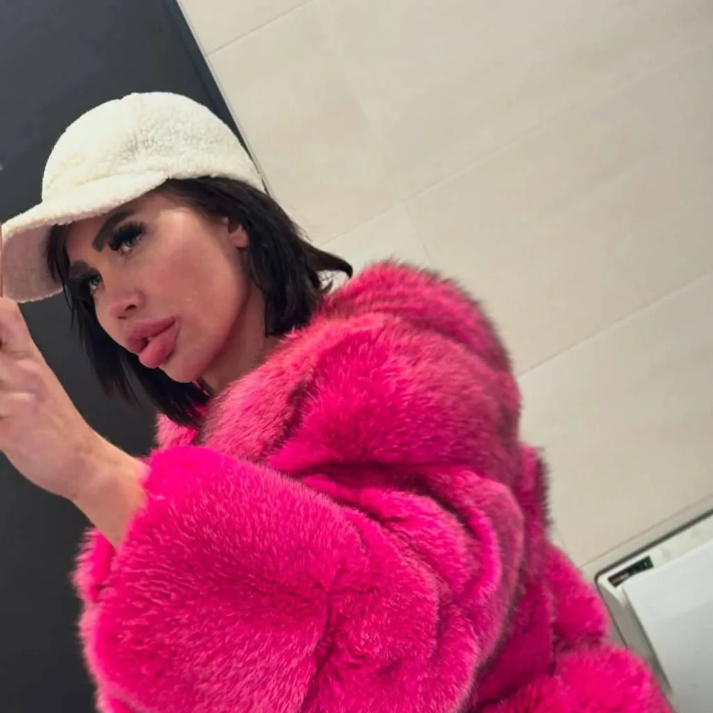 chat with ai character: Barbie 