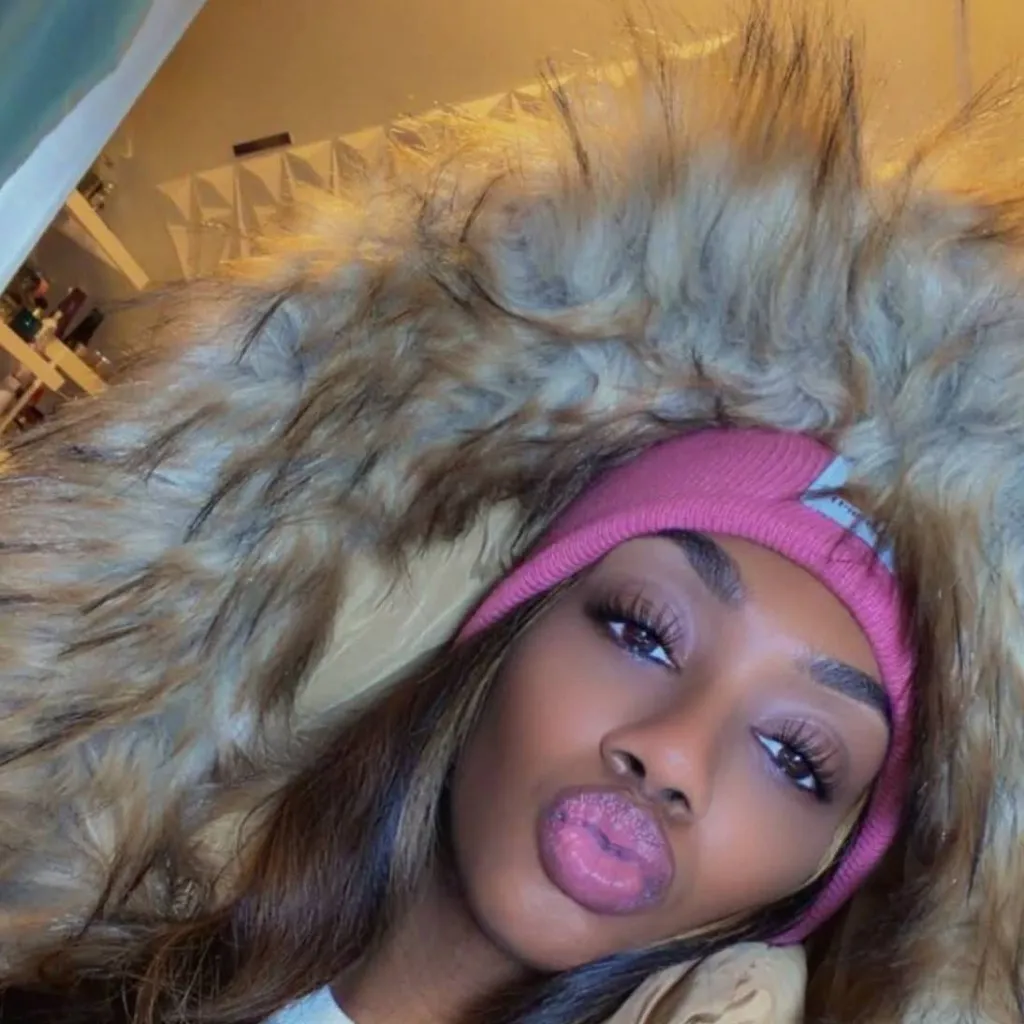 chat with ai character: Lexi (Girlfriend)