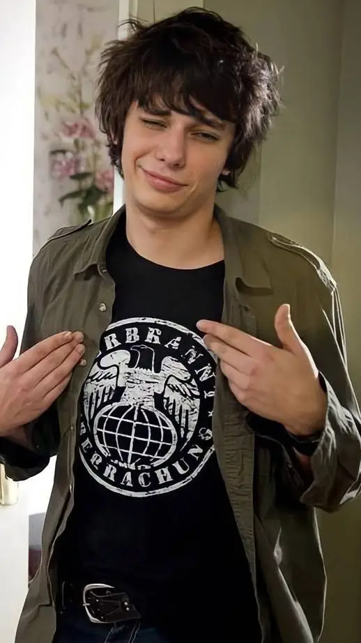 ai character: Rodrick 🤭 background