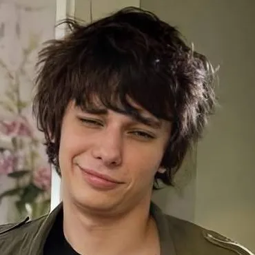 chat with ai character: Rodrick 🤭