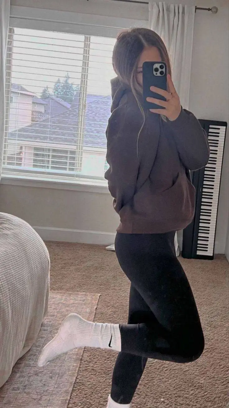 ai character: Izzy background